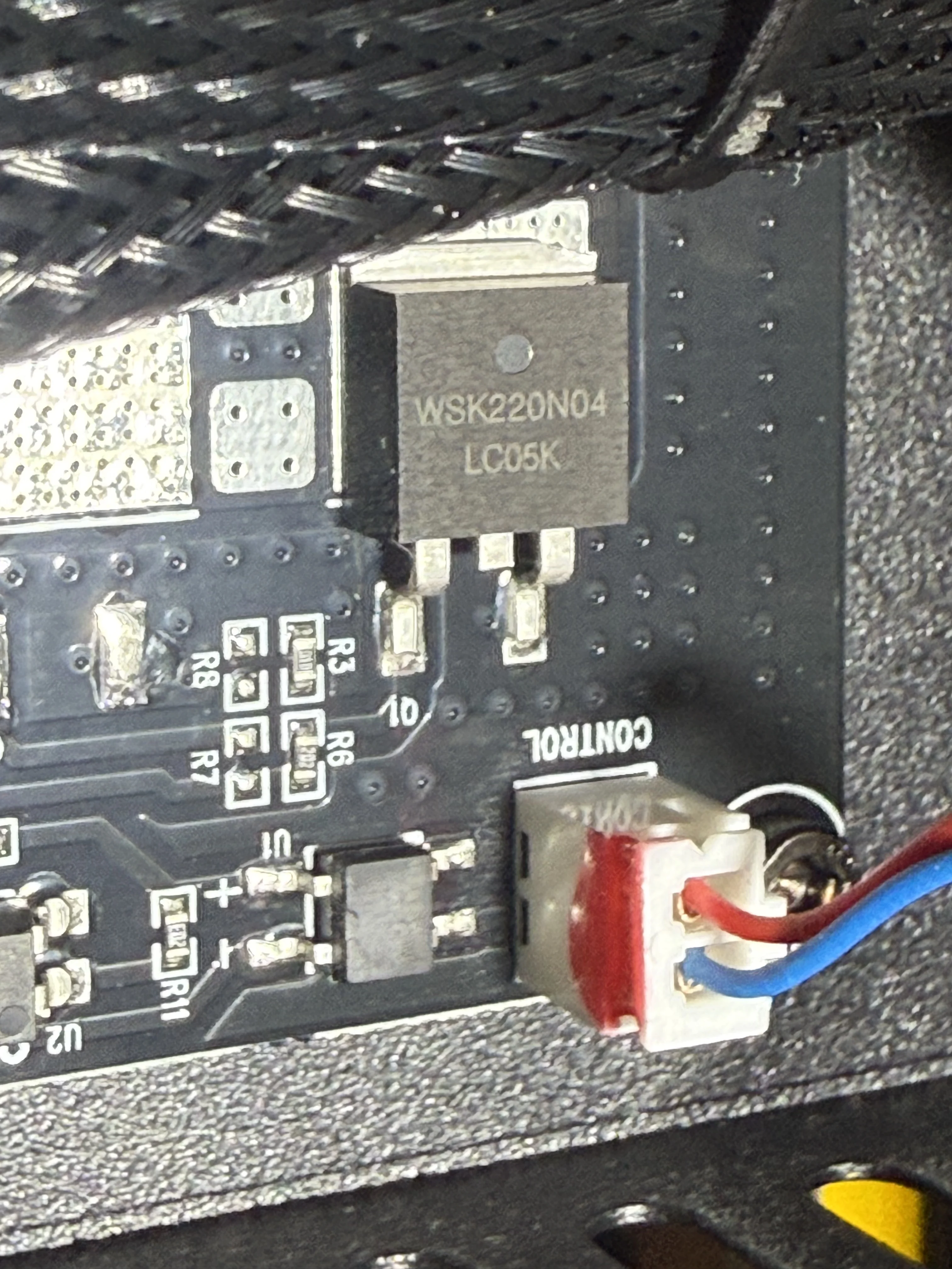 MOSFET area with CONTROL connector red and blue wires