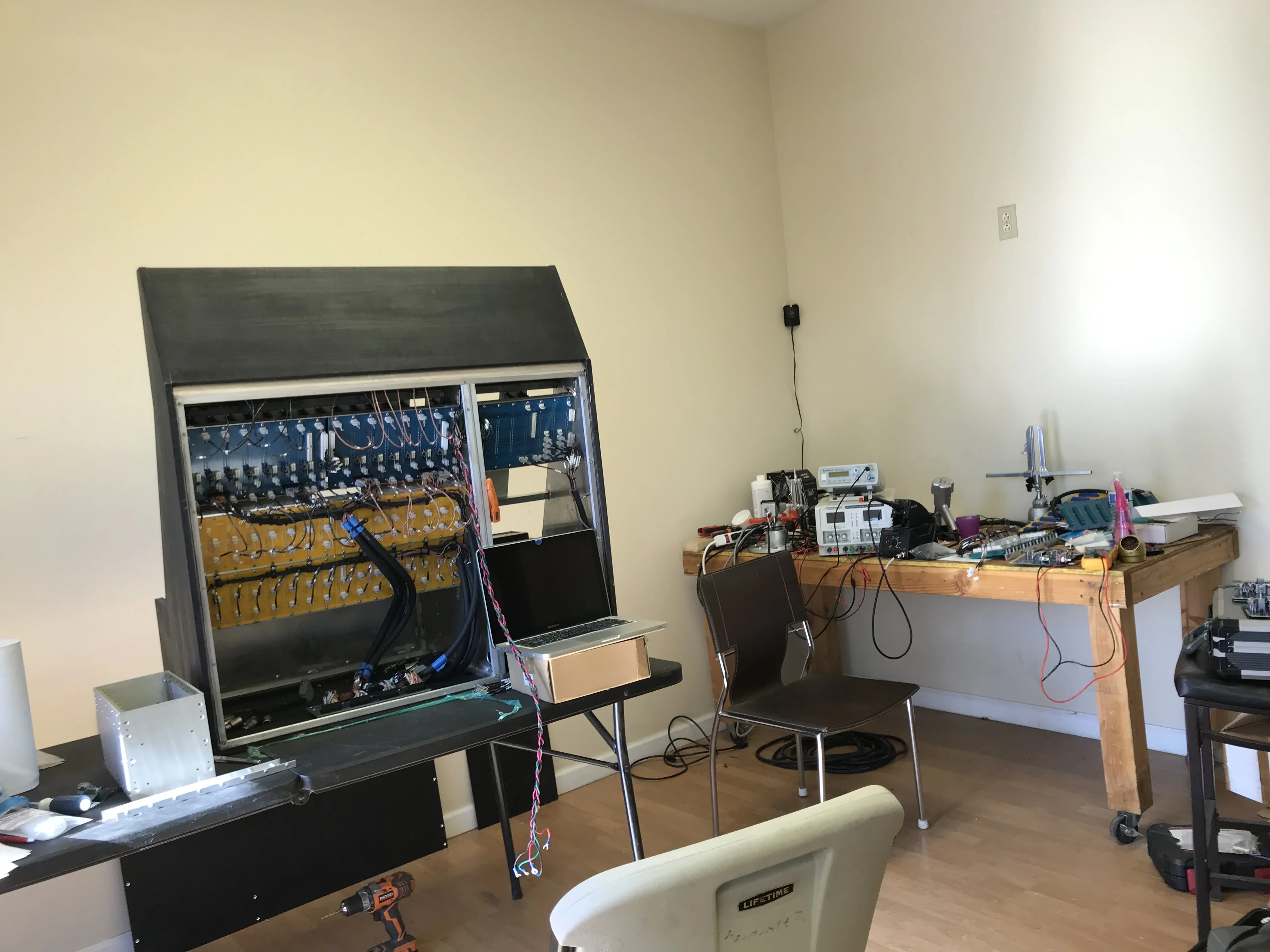 Sphere Eclipse console in the workshop during assembly and integration